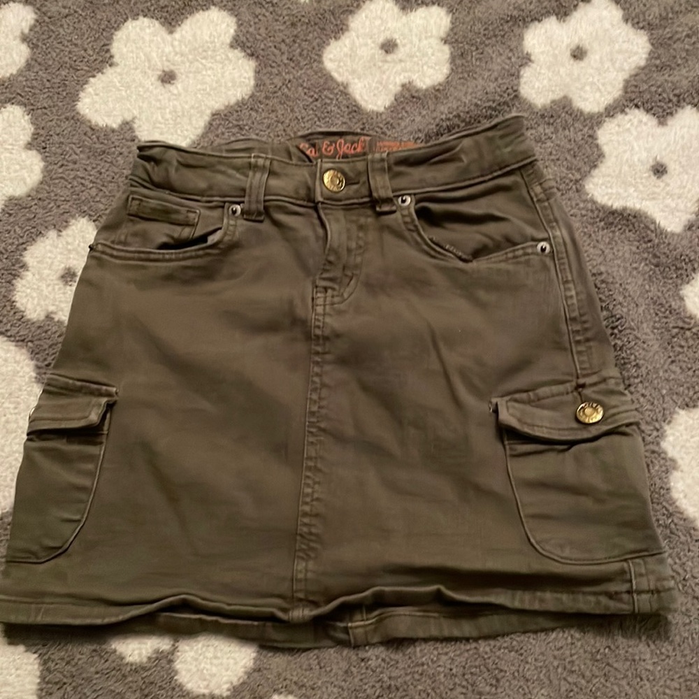Cat & Jack kids Jean skirt size M 7/8. Green jean skirt.